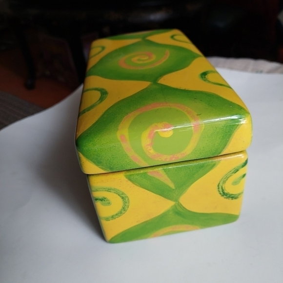 Psychedelic Yellow/Green Ceramic Box - Picture 2 of 12